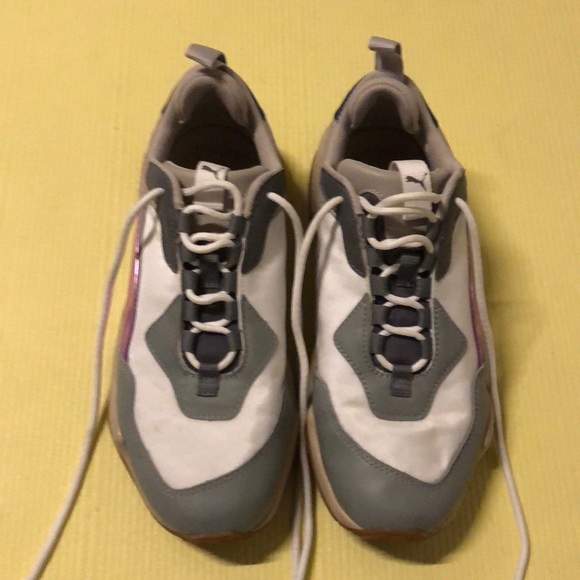 ⭐️ Puma Sneakers ⭐️ - Picture 2 of 6